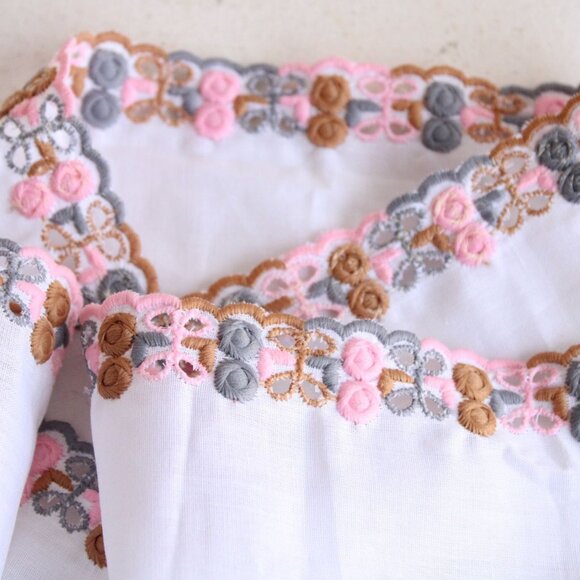 Vintage White Trim Embroidered With Flowers 3" Wide / 1 yard / Scalloped Edge - Picture 2 of 10